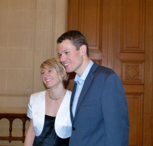 Avant de rentrer dans la salle des mariages (Mariage Civil)